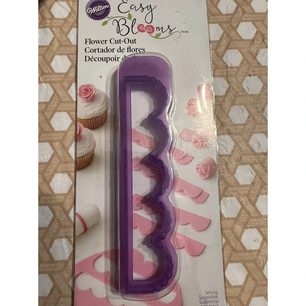 Wilton EASY BLOOMS FLOWER &‎ BORDERS CUT-OUT Plastic Rose